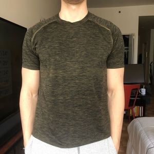 Lululemon Men’s Metal Vent Tech Shirt- L